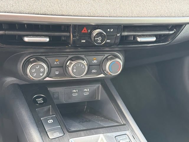 Used 2025 Nissan Kicks SV FWD image 27
