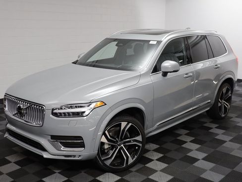Used 2024 Volvo XC90 B6 Ultimate w/ Lounge Package image 2
