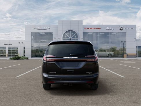 New 2026 Chrysler Pacifica Limited w/ Trailer Tow Group image 8