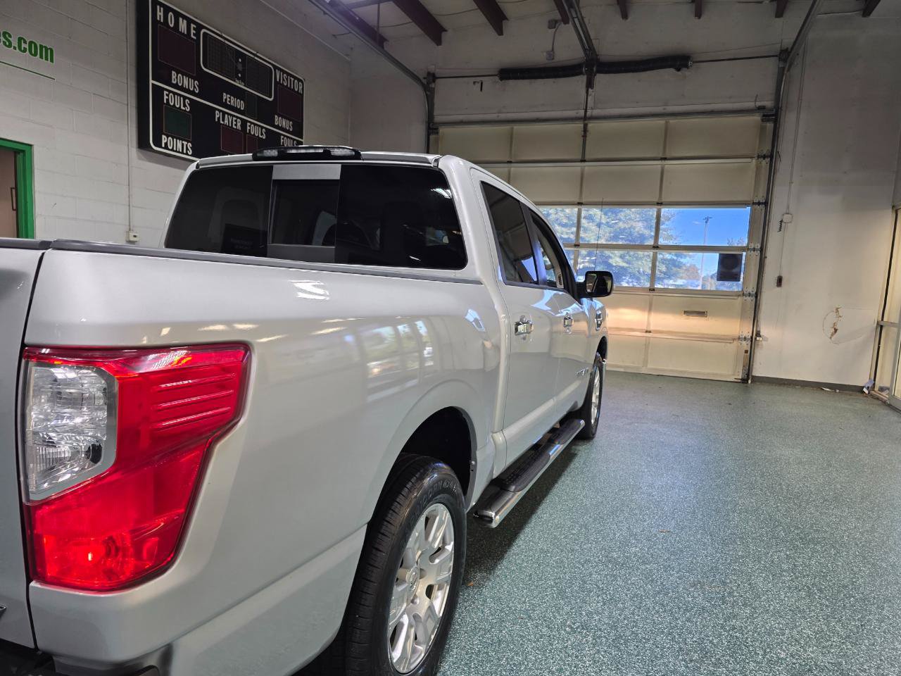 Used 2017 Nissan Titan SV RWD image 7