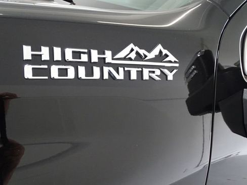 Used 2025 Chevrolet Silverado 3500 High Country w/ Technology Package AWD/4WD image 27