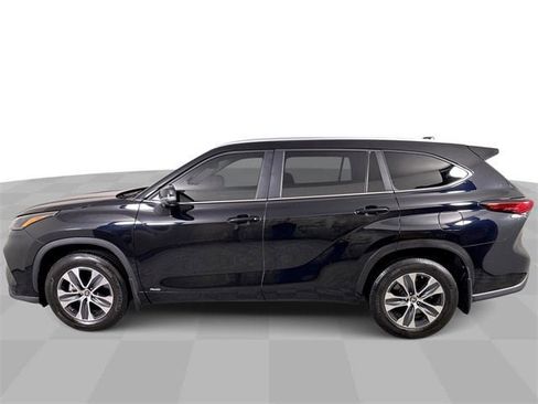 Used 2023 Toyota Highlander XLE image 5