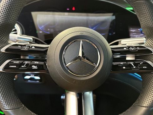 Used 2022 Mercedes-Benz EQS 580 4MATIC Sedan image 21