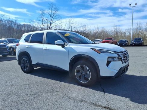 Certified 2025 Nissan Rogue SV image 15