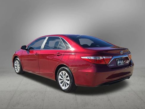 Used 2017 Toyota Camry LE image 4