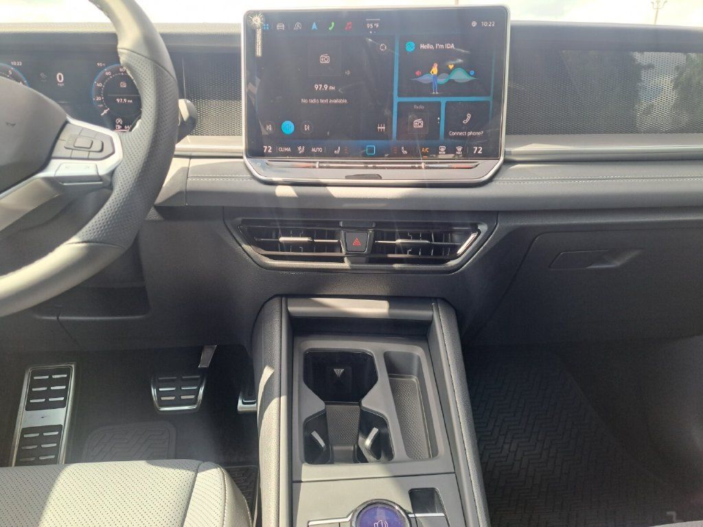 Used 2025 Volkswagen Tiguan SE R-Line FWD image 21