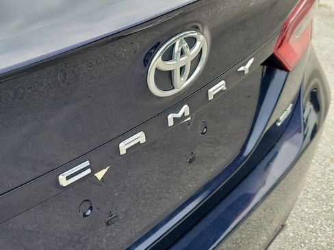 Used 2022 Toyota Camry SE image 6