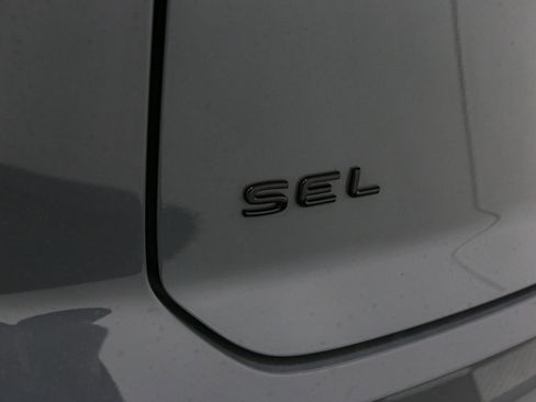 Used 2025 Volkswagen Atlas Cross Sport SEL R-Line image 13