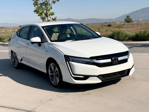 Used 2018 Honda Clarity Touring image 3
