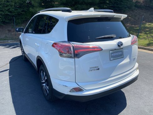 Used 2017 Toyota RAV4 LE FWD image 11
