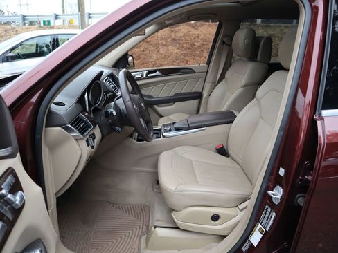 Used 2015 Mercedes-Benz GL 320 BlueTEC 4MATIC w/ Premium I Package image 9