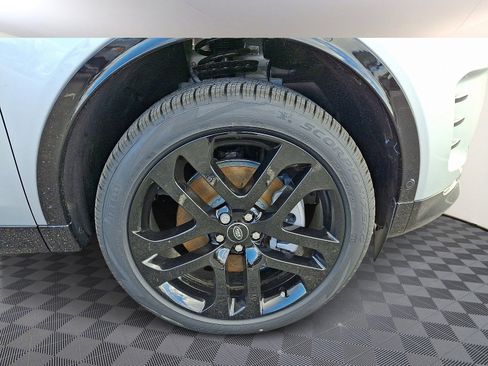 New 2025 Land Rover Discovery Sport Dynamic SE image 7