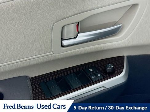 Used 2024 Toyota Sienna XLE image 18