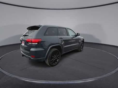 Used 2017 Jeep Grand Cherokee Altitude image 8