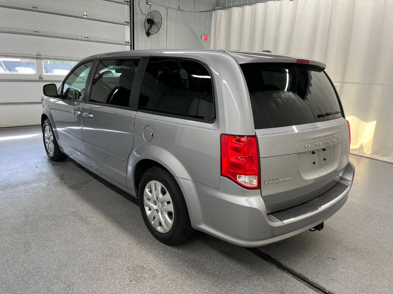 Used 2016 Dodge Grand Caravan SE w/ Quick Order Package 29E SE FWD image 6