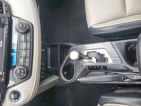 Used 2017 Toyota RAV4 Platinum image 15