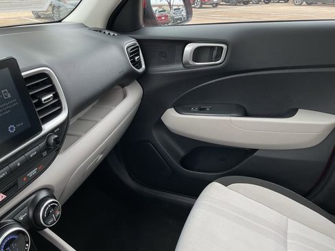 Used 2025 Hyundai Venue SEL FWD image 39
