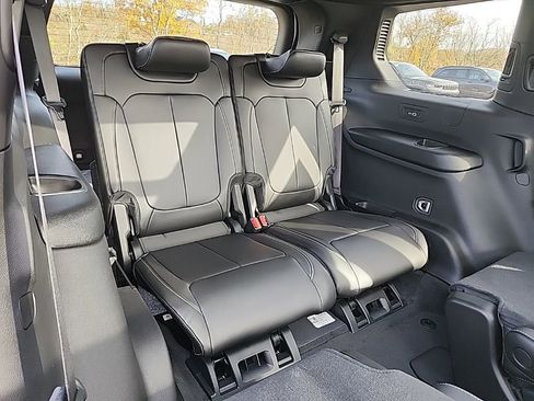 New 2025 Jeep Grand Cherokee L Limited w/ Black Appearance Package image 15