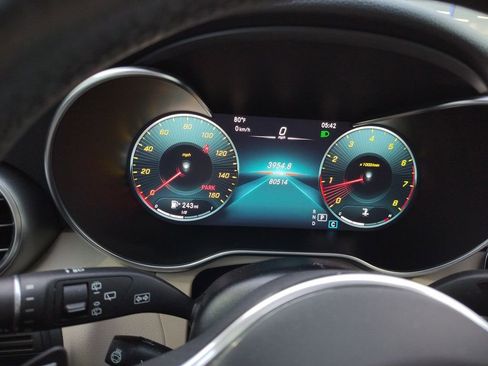 Used 2021 Mercedes-Benz GLC 300 4MATIC image 8