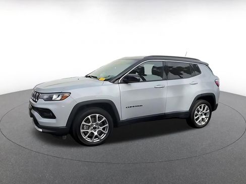 Used 2025 Jeep Compass Limited AWD/4WD image 8