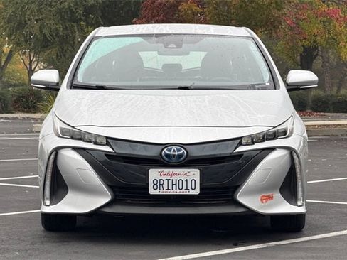 Used 2020 Toyota Prius Prime XLE image 11