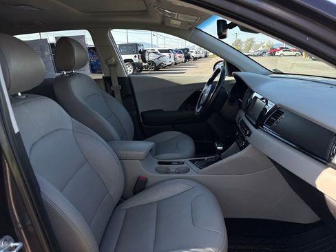 Used 2019 Kia Niro EX Premium w/ Sunroof Package FWD image 17