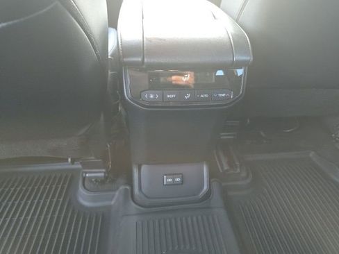 Used 2024 Toyota Highlander XSE image 12