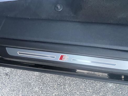 Used 2025 Audi Q8 Prestige w/ Prestige Package image 12