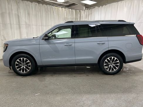 Used 2025 Ford Expedition Platinum image 5