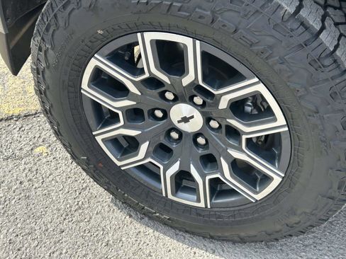 Used 2023 Chevrolet Colorado Z71 w/ Advanced Trailering Package image 9