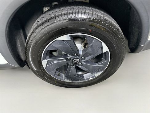 Used 2025 Nissan Rogue SV image 11