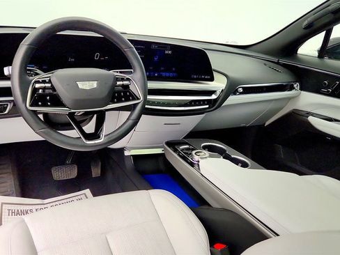 Used 2025 Cadillac Lyriq Luxury RWD image 12