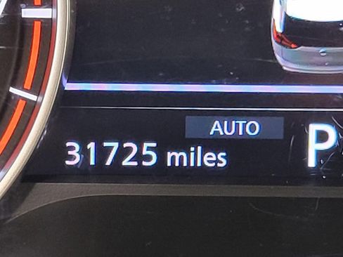 Used 2025 Nissan Rogue SV image 2