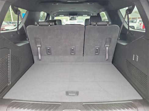 Used 2023 Chevrolet Suburban LT image 10