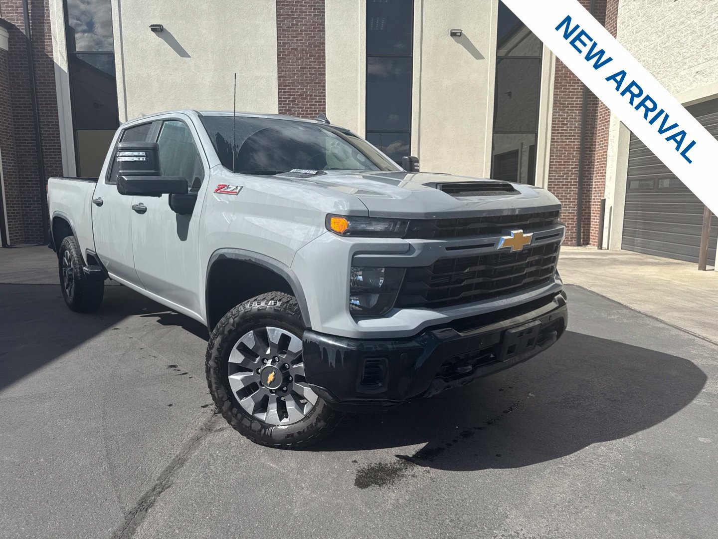 Used 2025 Chevrolet Silverado 2500 Custom w/ Custom Value Package AWD/4WD image 1