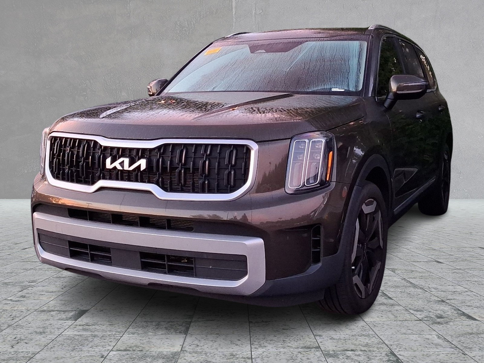 Used 2024 Kia Telluride EX w/ EX Captain's Chair Package AWD/4WD image 1