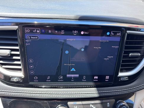 Used 2024 Chrysler Pacifica Limited FWD image 22