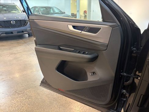 Used 2025 Volkswagen Atlas Cross Sport SE image 21