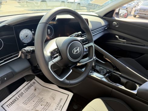 Certified 2025 Hyundai Elantra SEL FWD image 27