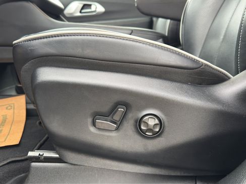 Used 2025 Chrysler Pacifica Limited w/ Uconnect Theater Family Group AWD/4WD image 16