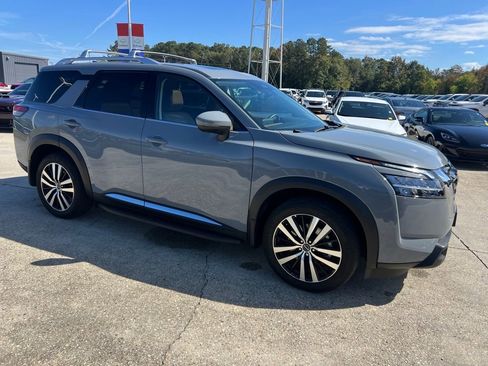 Certified 2024 Nissan Pathfinder Platinum w/ Cargo Package image 10