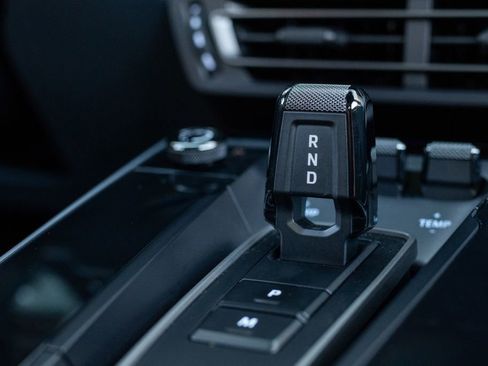 Used 2024 Porsche 911 Carrera 4S w/ Sport Package image 40