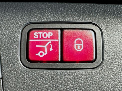 Used 2021 Mercedes-Benz GLC 300 image 32