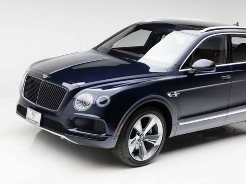 Used 2019 Bentley Bentayga AWD/4WD image 25