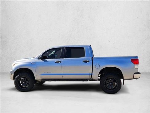 Used 2010 Toyota Tundra 4x4 CrewMax image 9