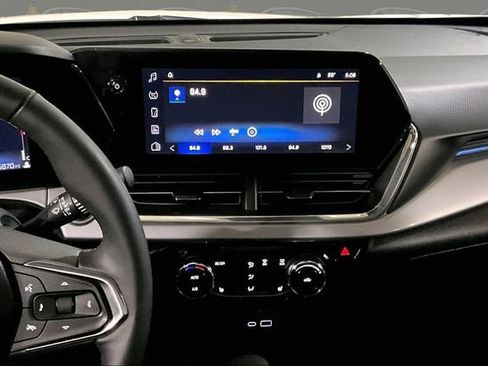 Certified 2024 Chevrolet Trax LT w/ Driver Confidence Package FWD image 30