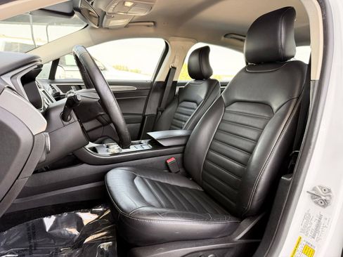 Used 2018 Ford Fusion SE w/ Equipment Group 602A FWD image 15