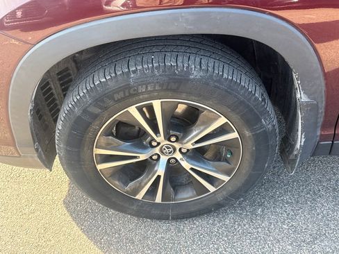 Used 2019 Toyota Highlander LE image 38