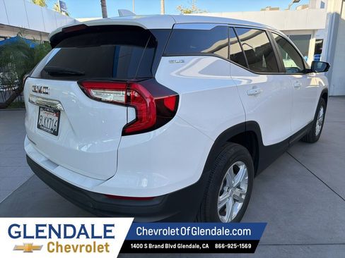Used 2024 GMC Terrain SLE image 7