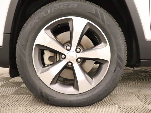 Used 2022 Jeep Cherokee Limited AWD/4WD image 6